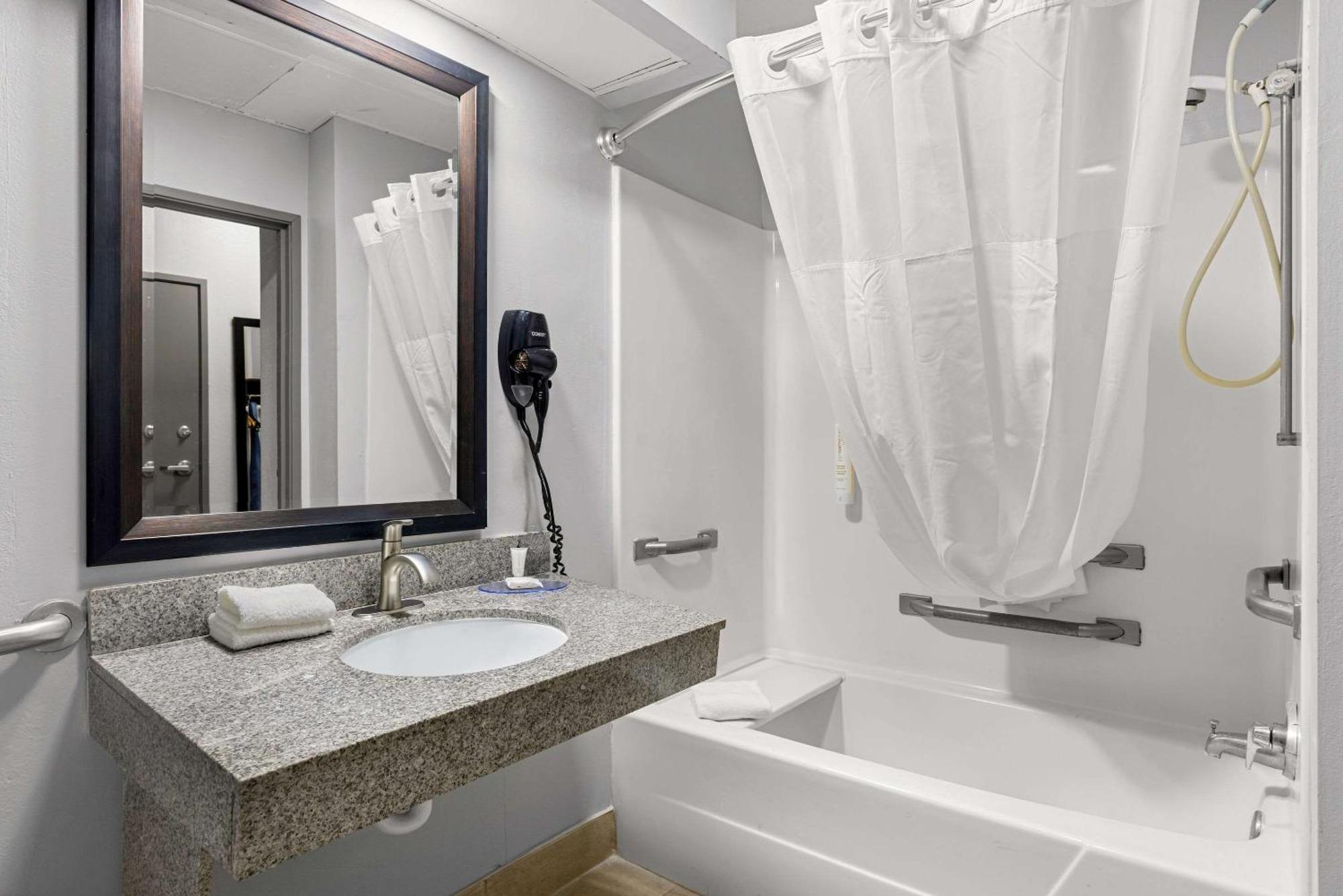 Clarion Pointe Hinesville Near Fort Stewart المظهر الخارجي الصورة
